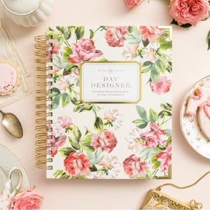 Day Designer 2023 - 2024 Daily Planner: London Rose